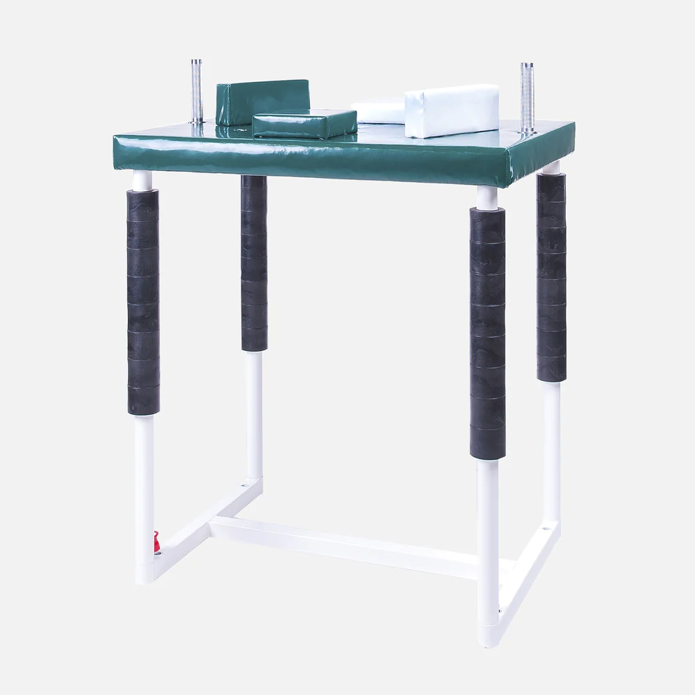 Arm wrestling table
